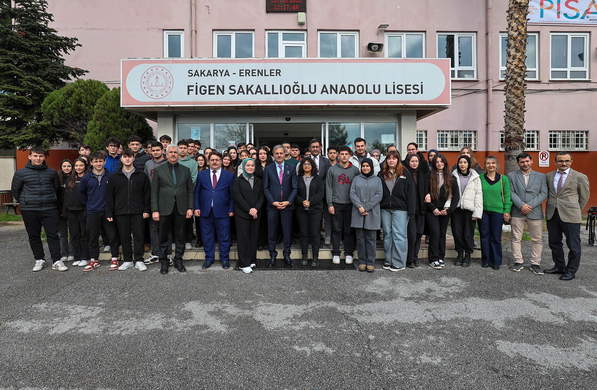 Yusuf Alemdar Bilim Merkezi’nin imzasını gençlerle attı