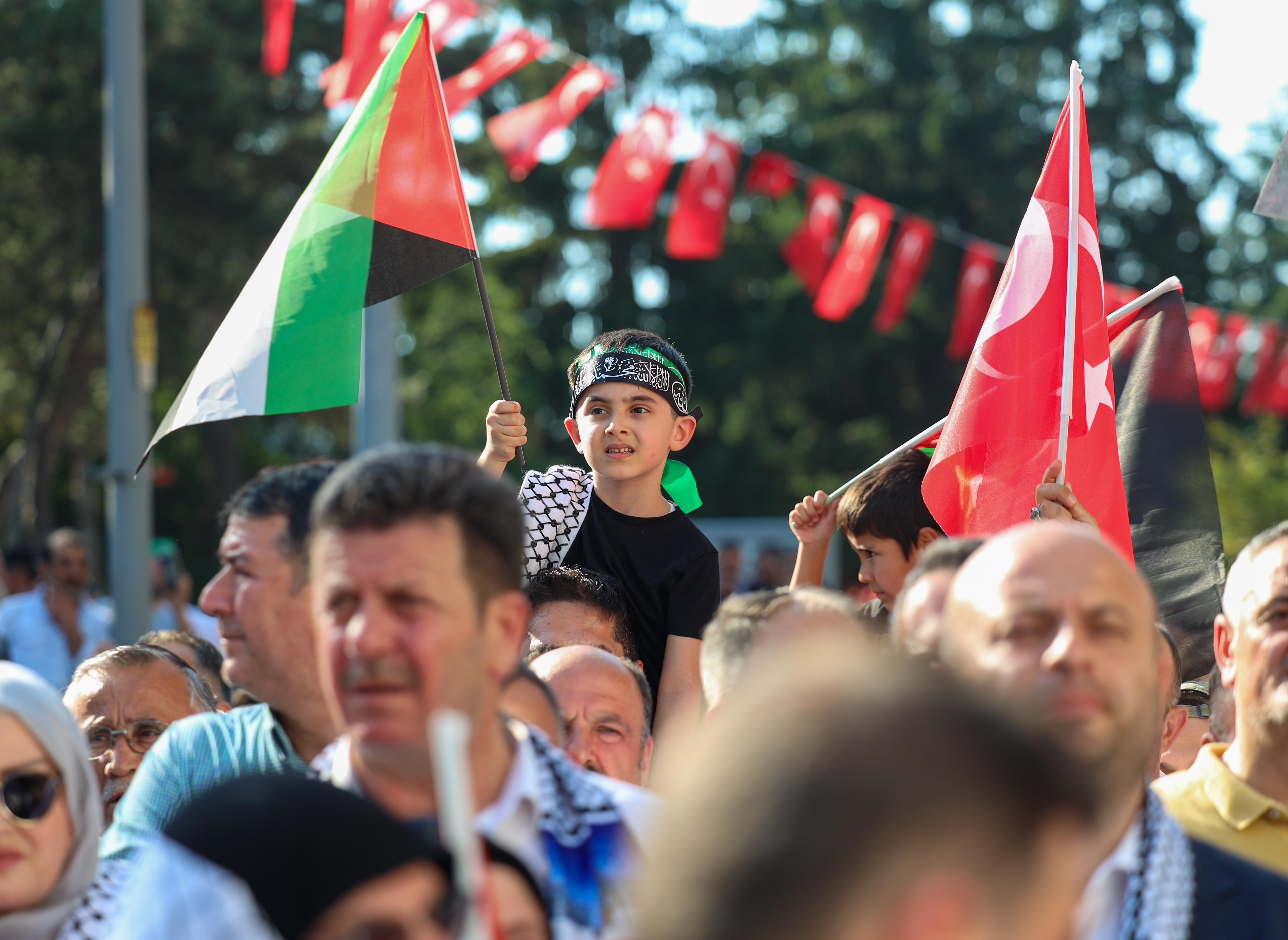 Yusuf Alemdar Filistin için sokağa dökülen binlerce Sakaryalıyla: "Filistin hepimizin davasıdır"