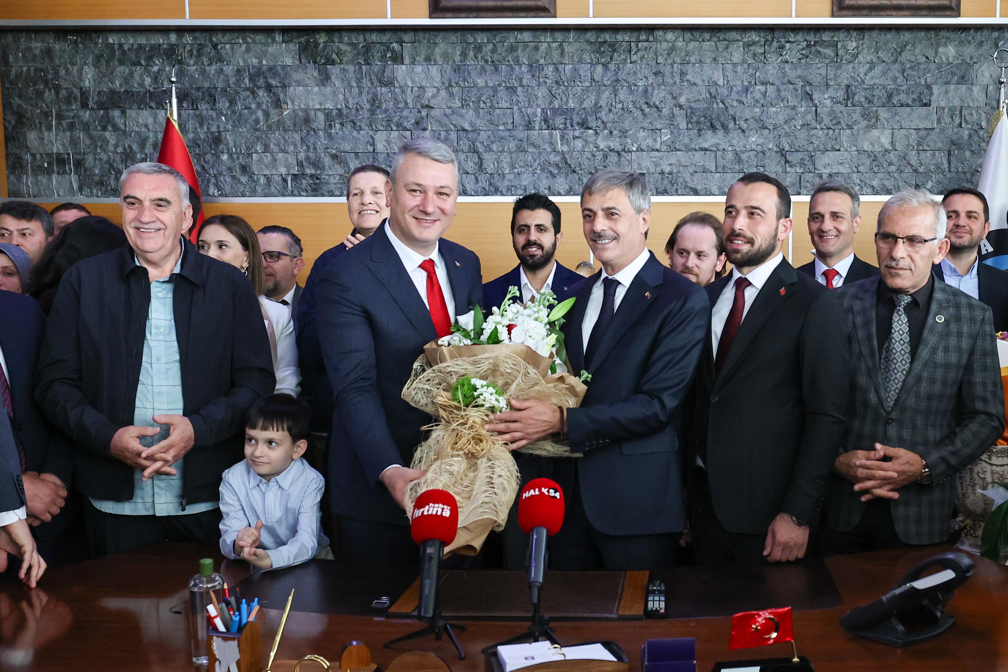 Başkan Alemdar görevi Osman Çelik’e teslim etti