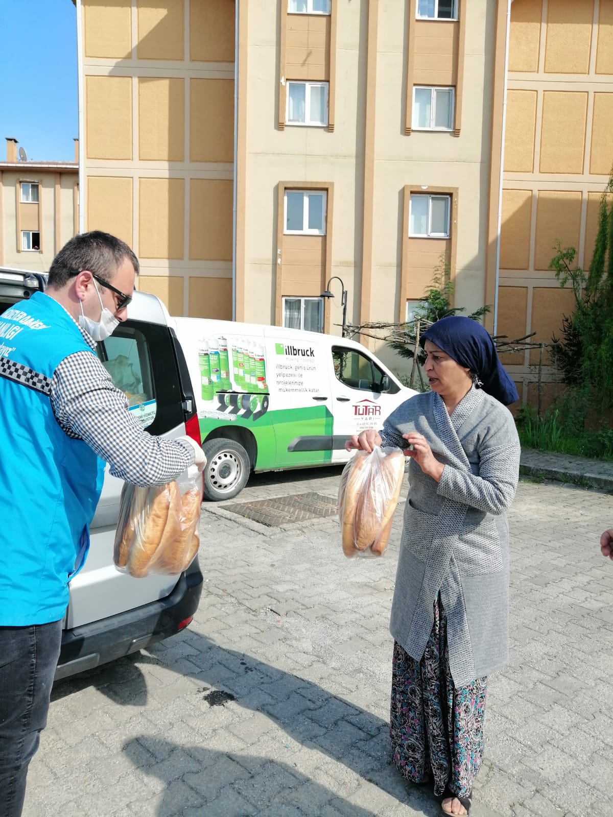 Yasak günlerde Büyükşehir vatandaşların yanında