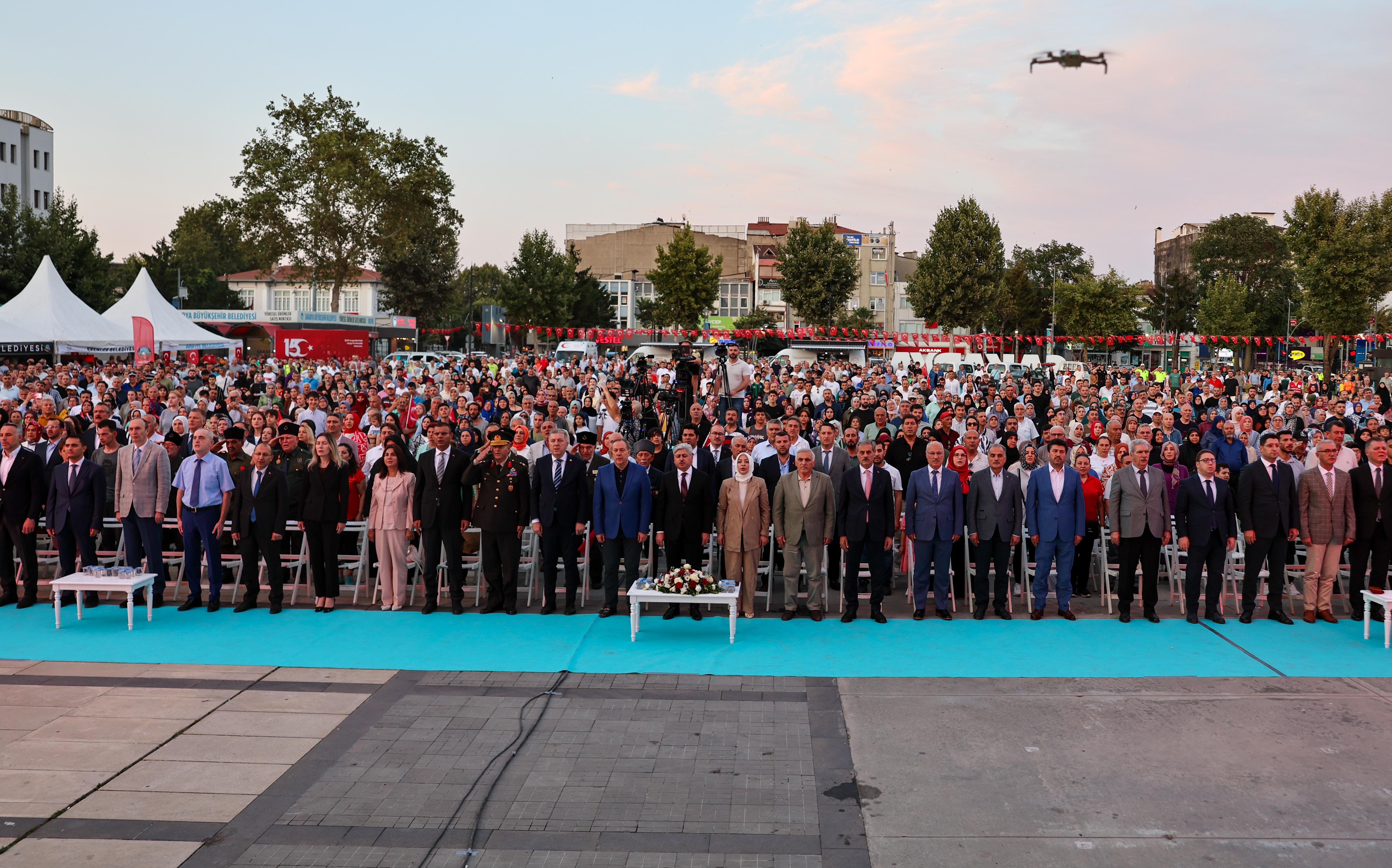 “O gece dünya, inananların vatan uğruna neler yapabileceğini izledi”