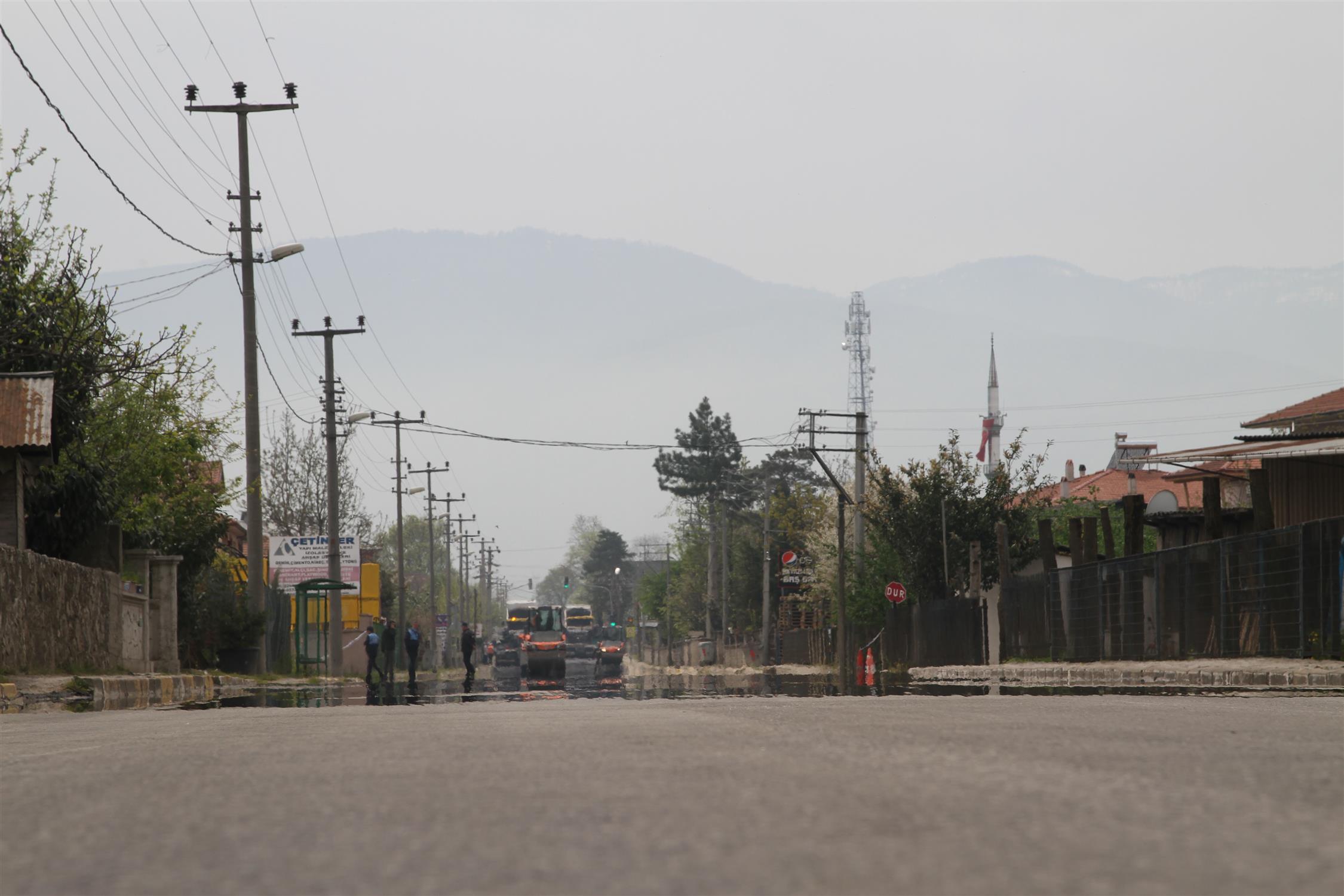 Akyazı Mudurnu Caddesi’ne sıcak asfalt