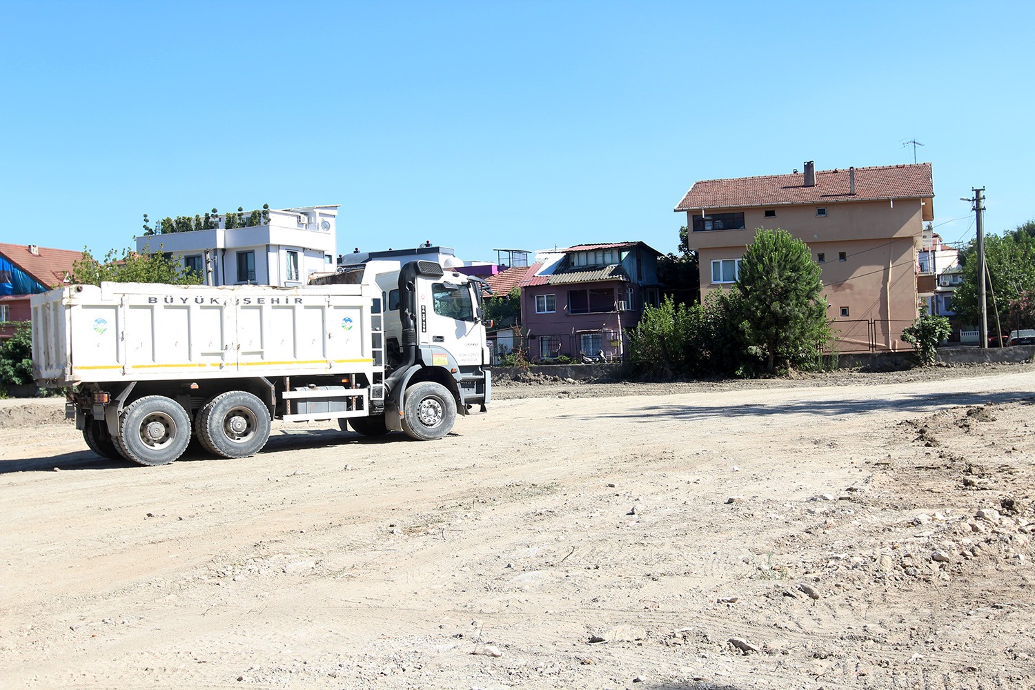 48 derslikli okul için kazı ve dolgu çalışmaları başladı