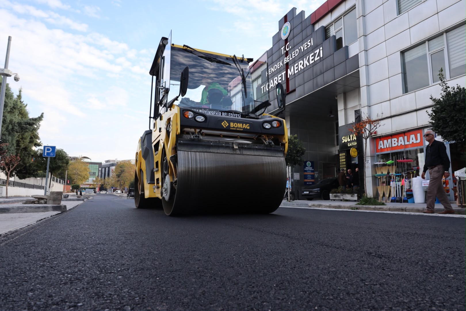 Hendek’in tam kalbindeki en önemli güzergahlar tablo gibi işleniyor