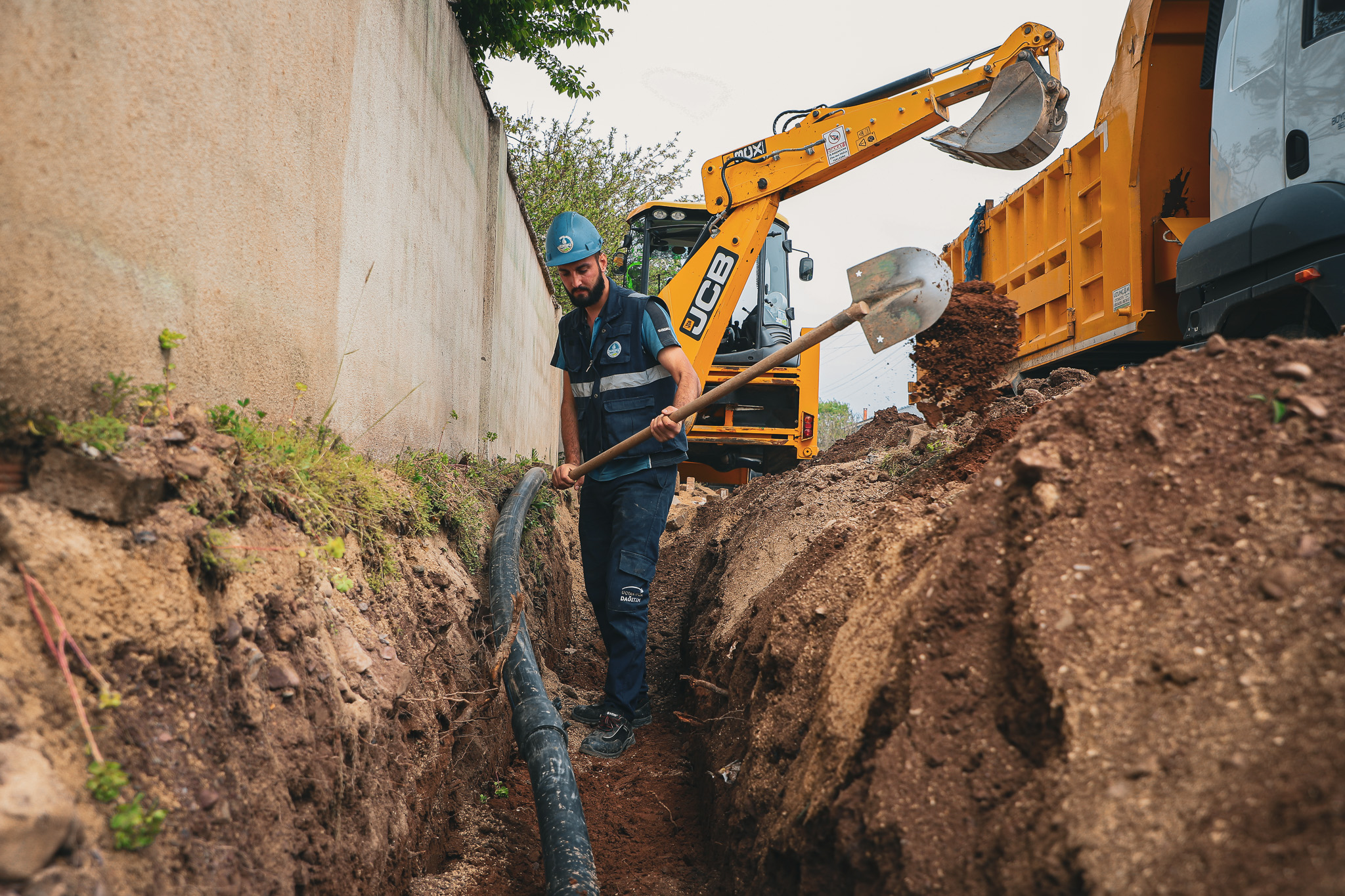 Hendek Uzunçarşı'da suyun basınç sorunu çözüldü