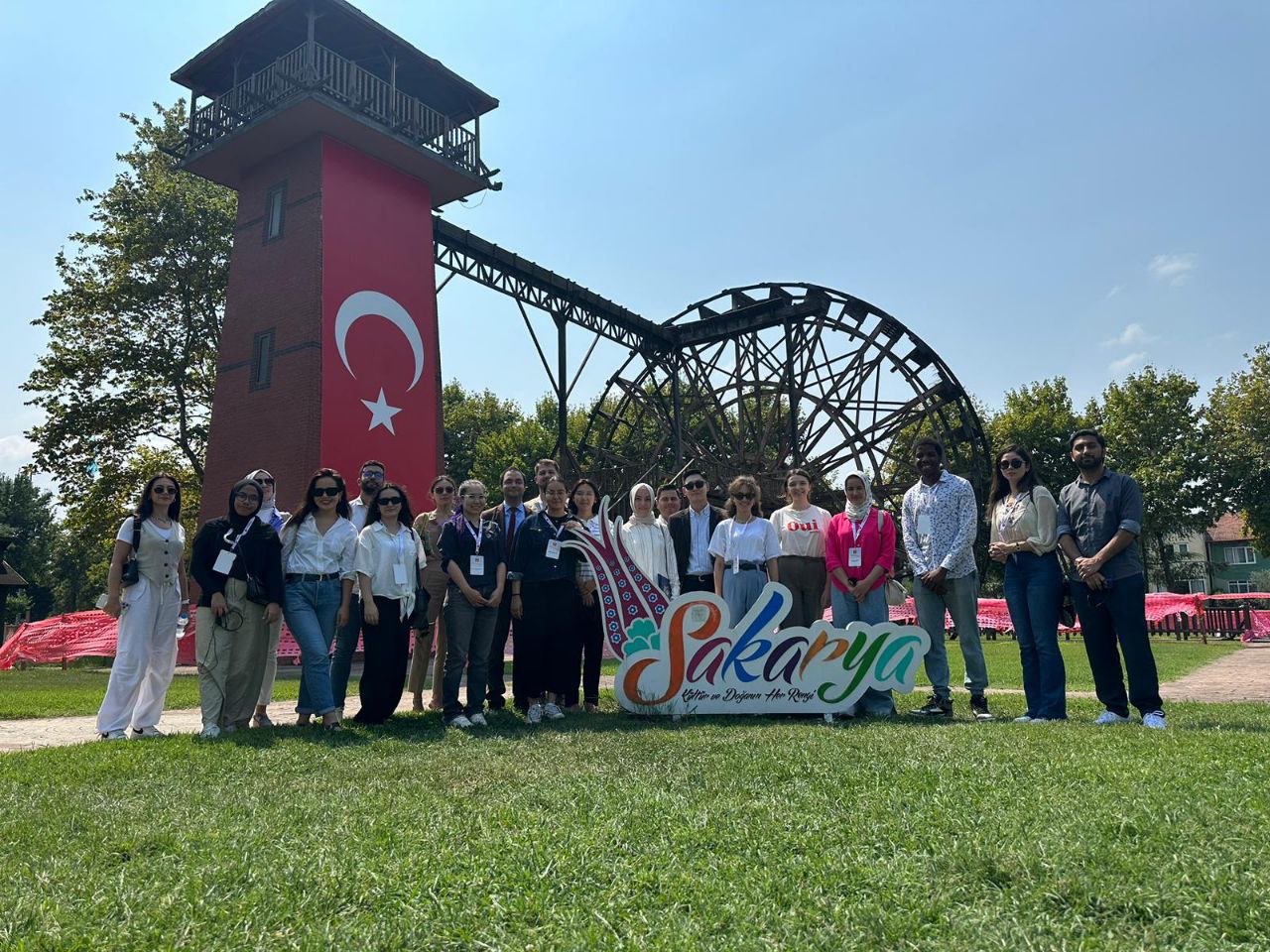 18 ülkeden 21 genç Büyükşehir’in dünyaya örnek projelerini tanıdı