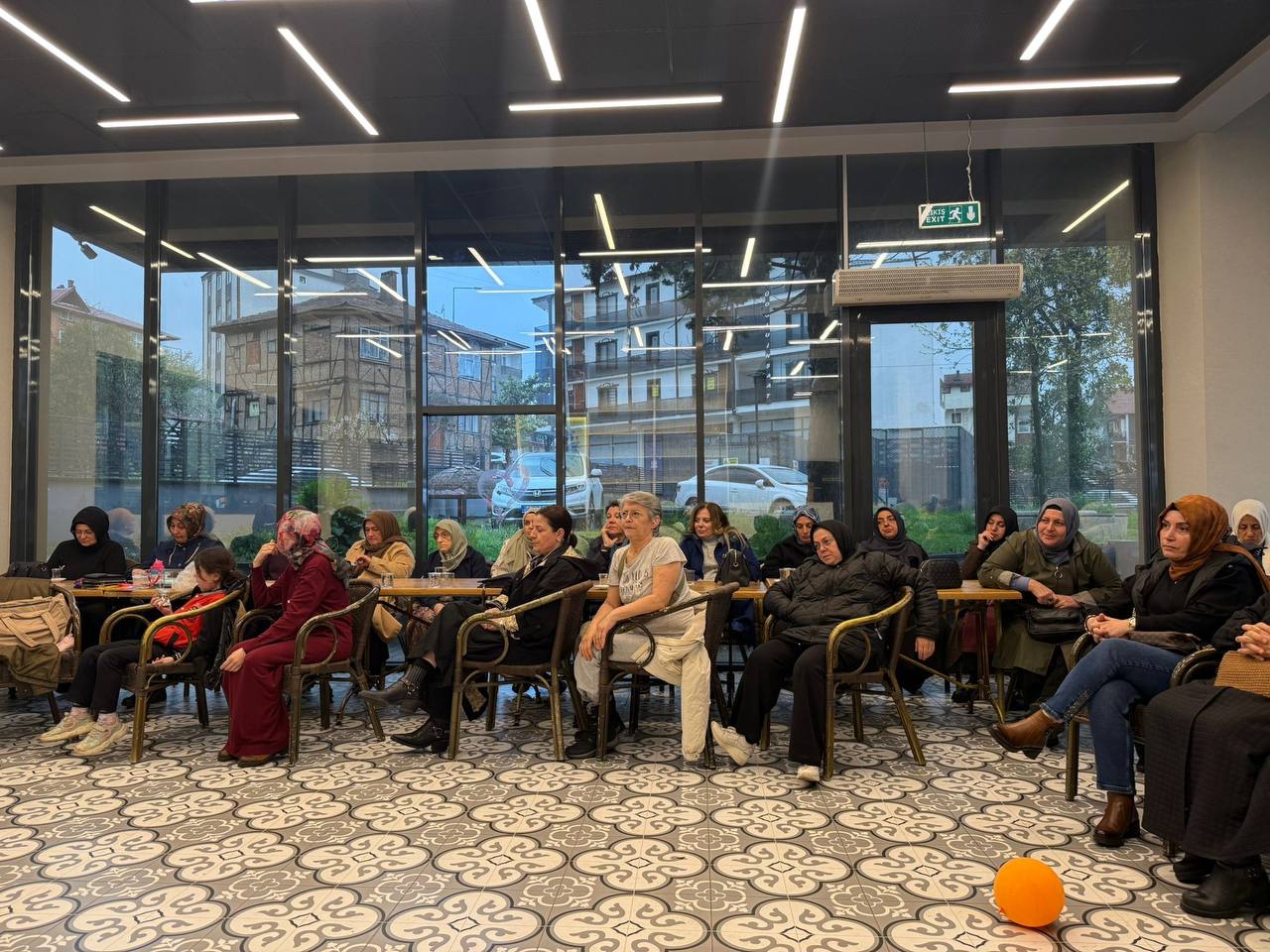 Büyükşehir’in “Kadın Kadına” projesi Kocaali’de devam etti