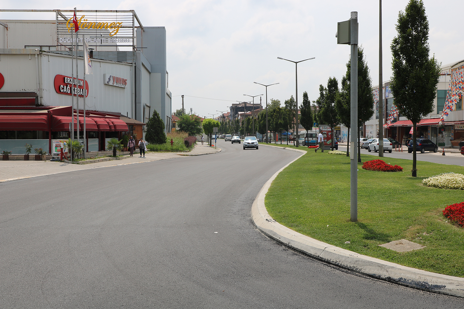 Sakarbaba Caddesi yeni yüzüne kavuştu