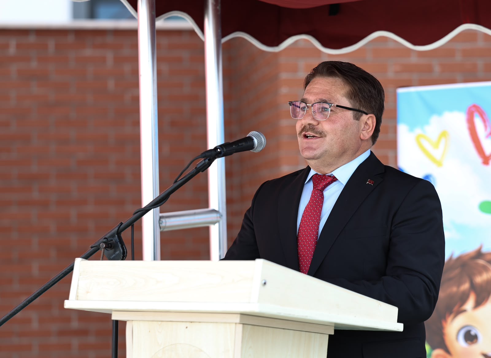 Alemdar, “Evlatlarımızın ve gençlerimizin her zaman, her alanda yanında olacağız”