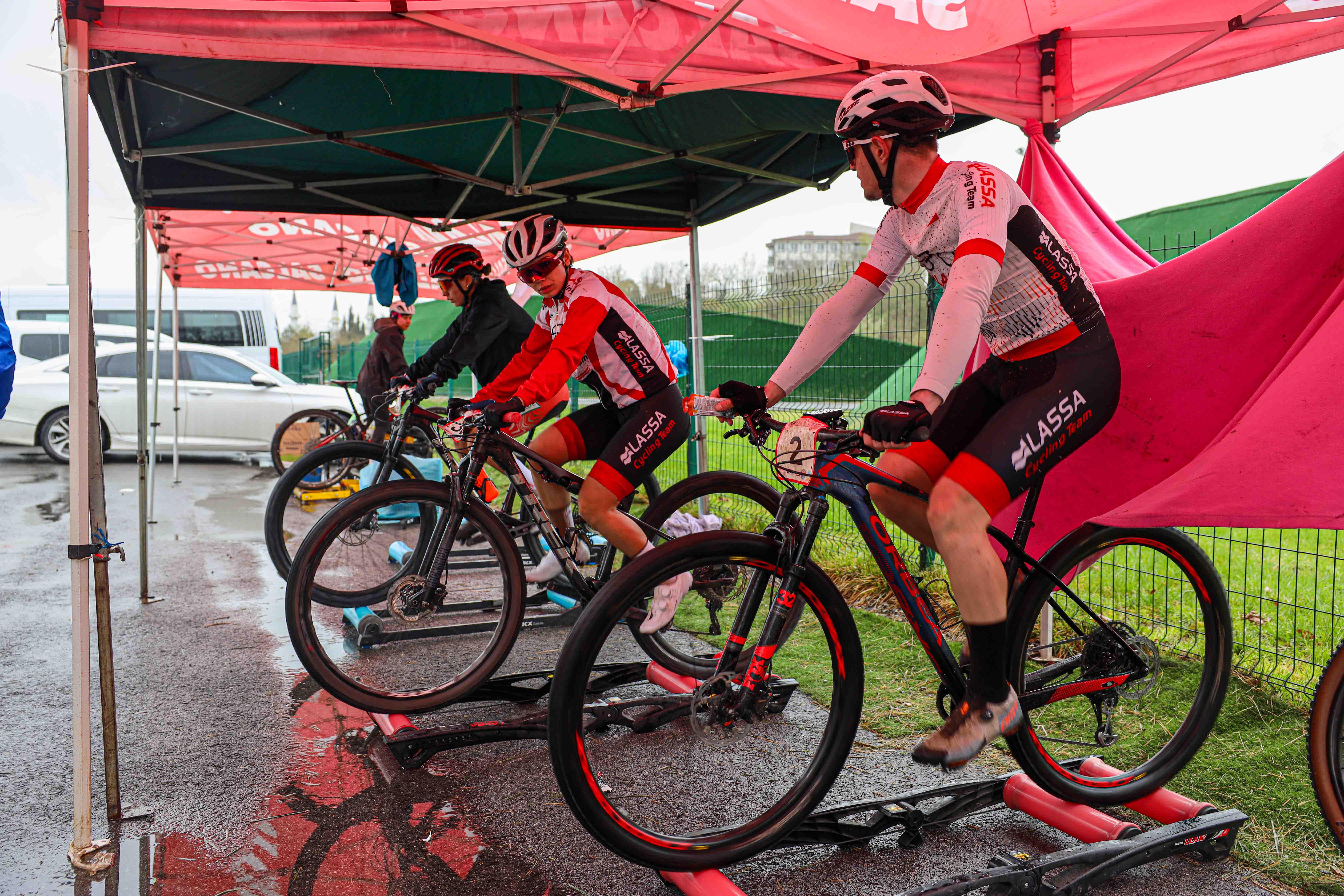 Büyükşehir’in iki sporcusu Dünya Şampiyonası’nda Milli formayla pedal çevirecek