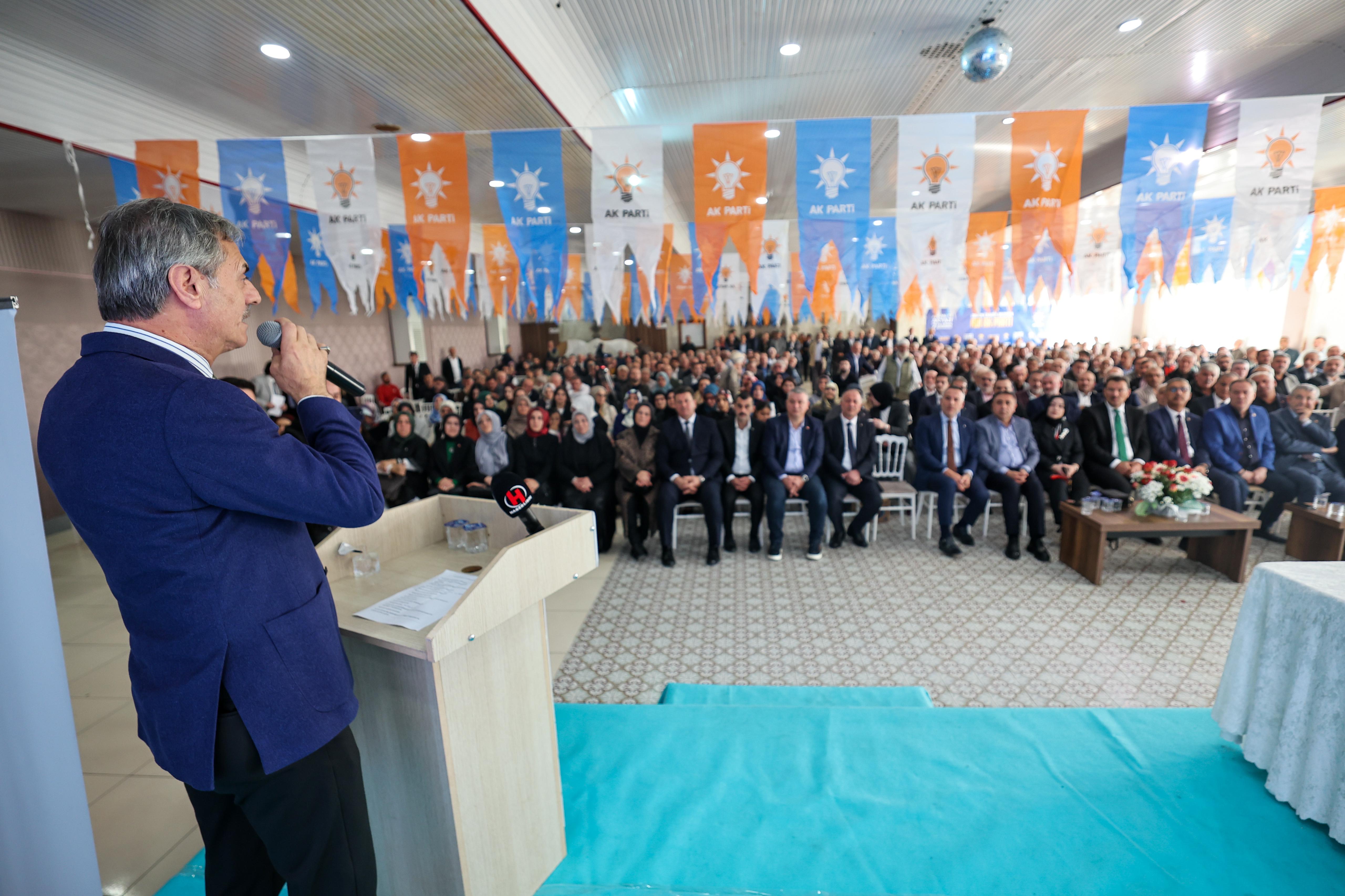 “İnsanımıza yakışır bir Akyazı’yı birlikte inşa ediyoruz”