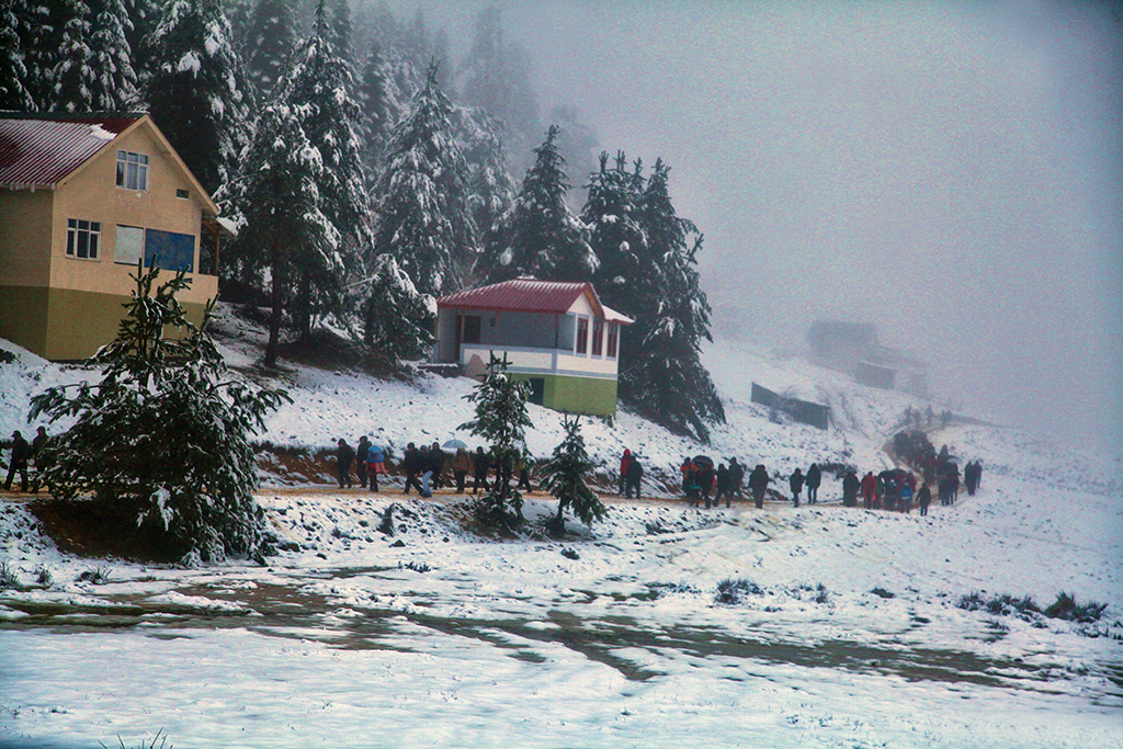 Yılın İlk Karı Eşliğinde Yürüdüler