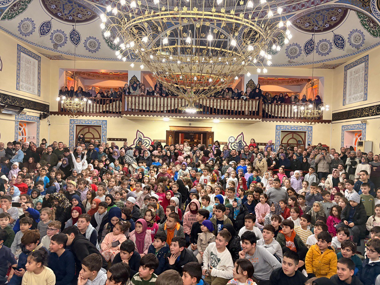 Çocuklarla Ramazan programı ilk haftasında 2 bin 500 çocuğa neşe saçtı