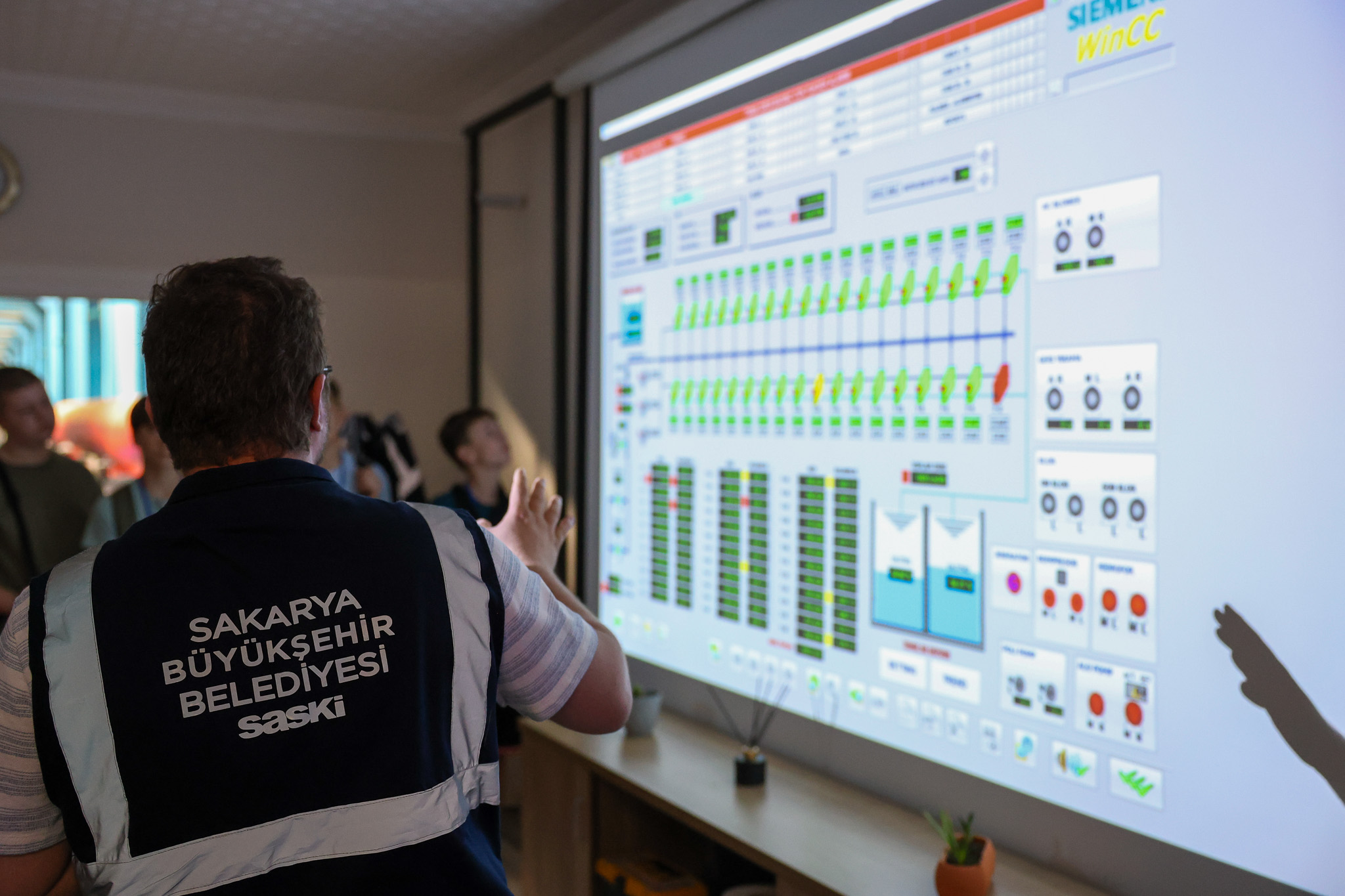 Yabancı öğretmen ve öğrenciler su arıtma süreçlerine tanıklık etti