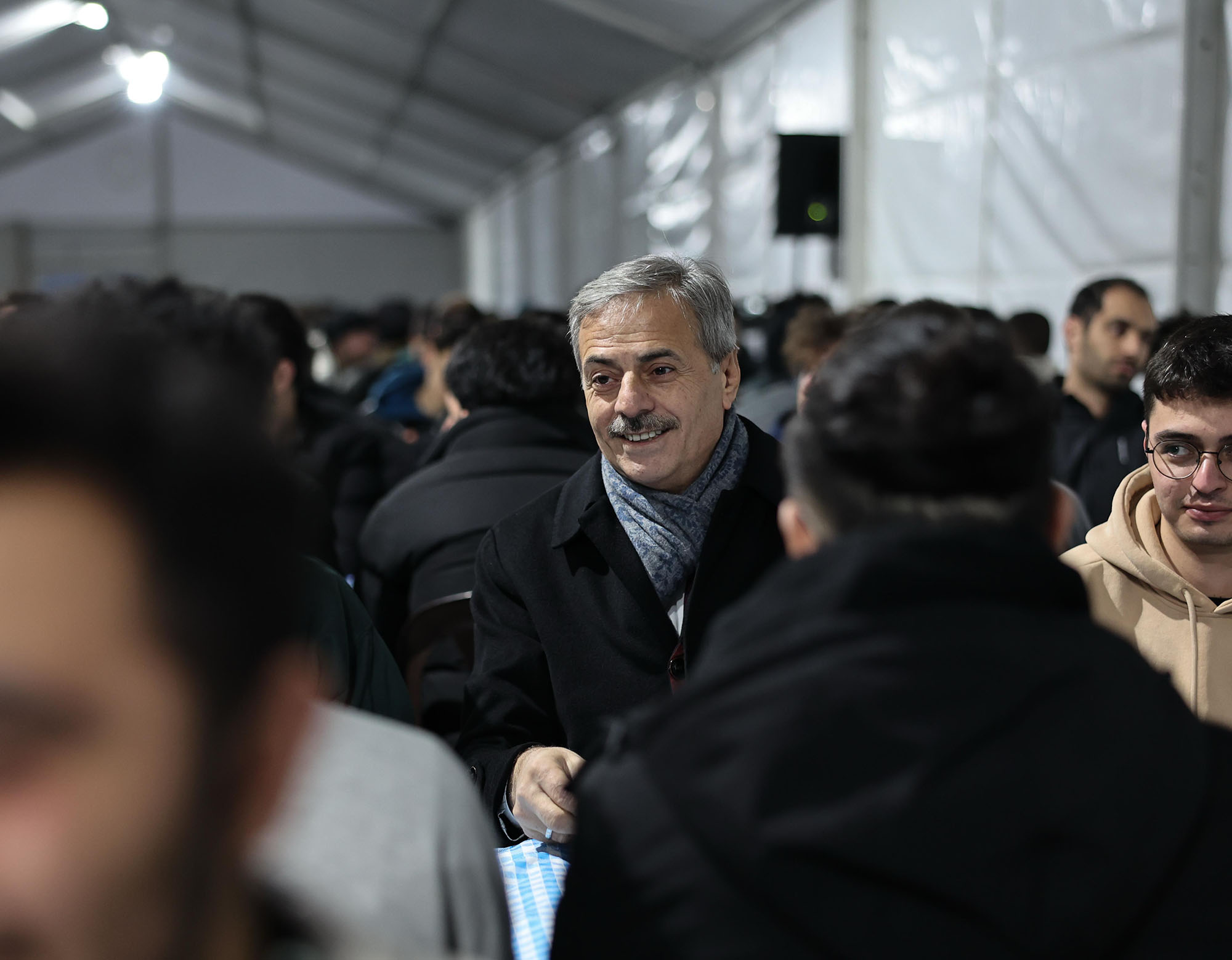 Başkan Yusuf Alemdar, iftarını gençlerle birlikte açtı: “Her zaman yanınızdayız”