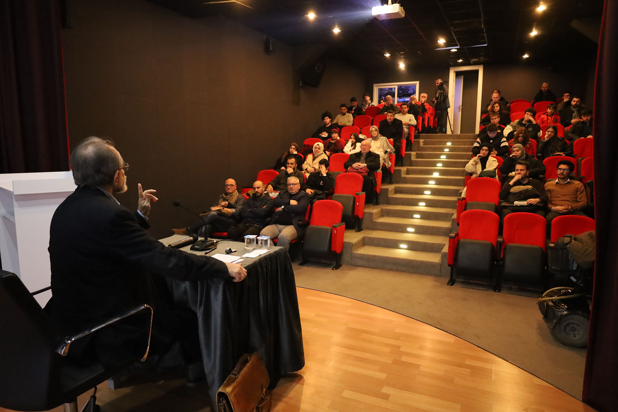Ünlü tarihçi Hakan Erdem OSM’de tarihe yeni bir pencere açtı