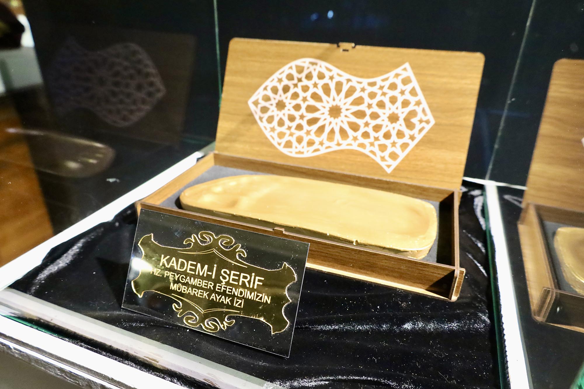 Hz. Muhammed’in mukaddes emanetleri Sakaryalılarla buluşuyor