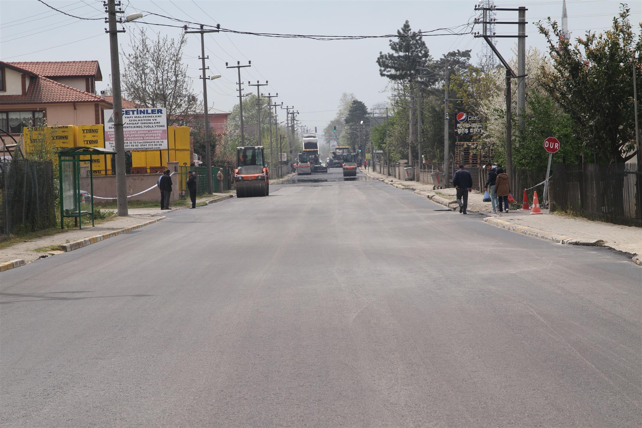 Akyazı Mudurnu Caddesi’ne sıcak asfalt