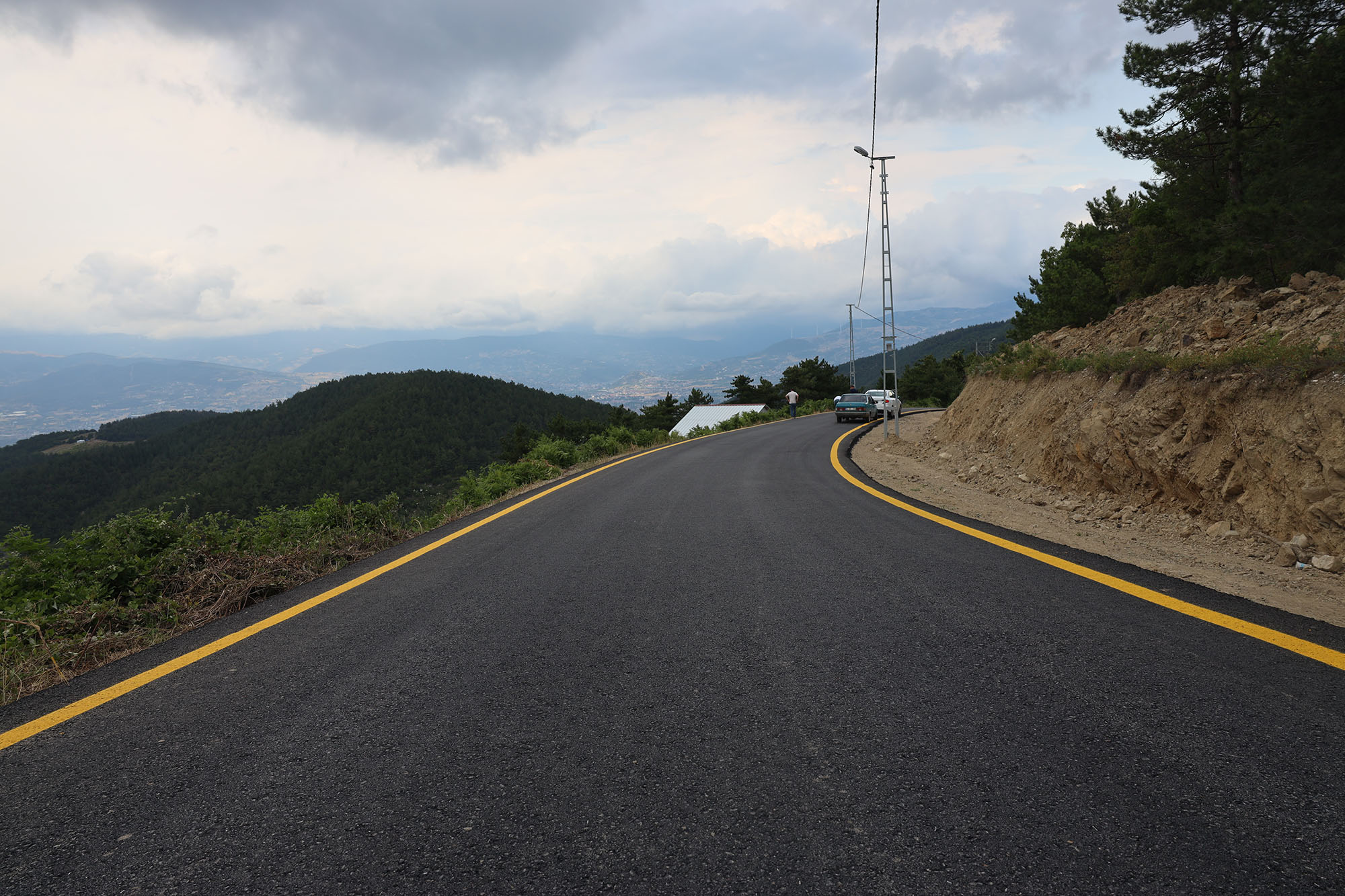 Geyve Alıplar’ın 9 kilometrelik yolu yenilendi