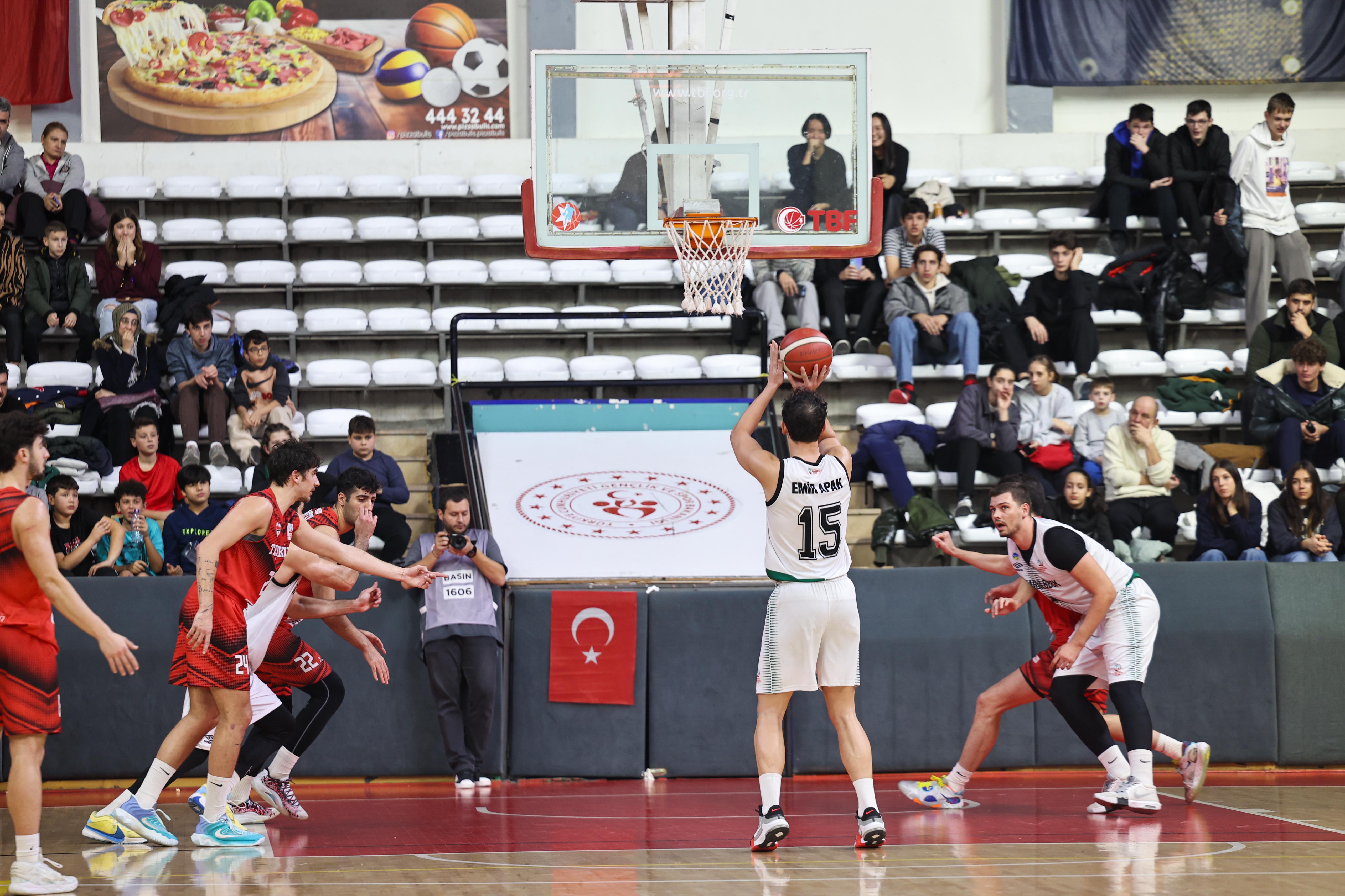 Dev adamlardan kritik galibiyet: 76-65