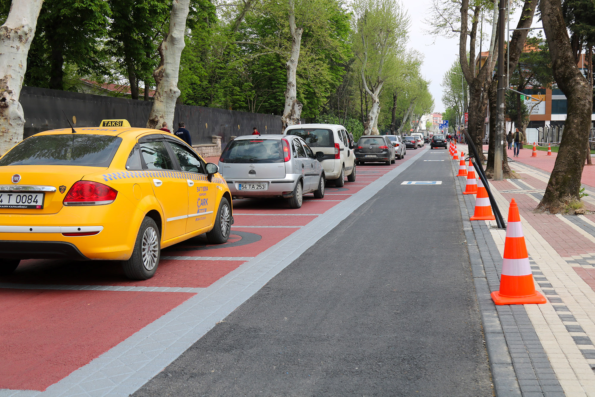 Çark Caddesi rengârenk yüzüyle ilk misafirlerini karşıladı
