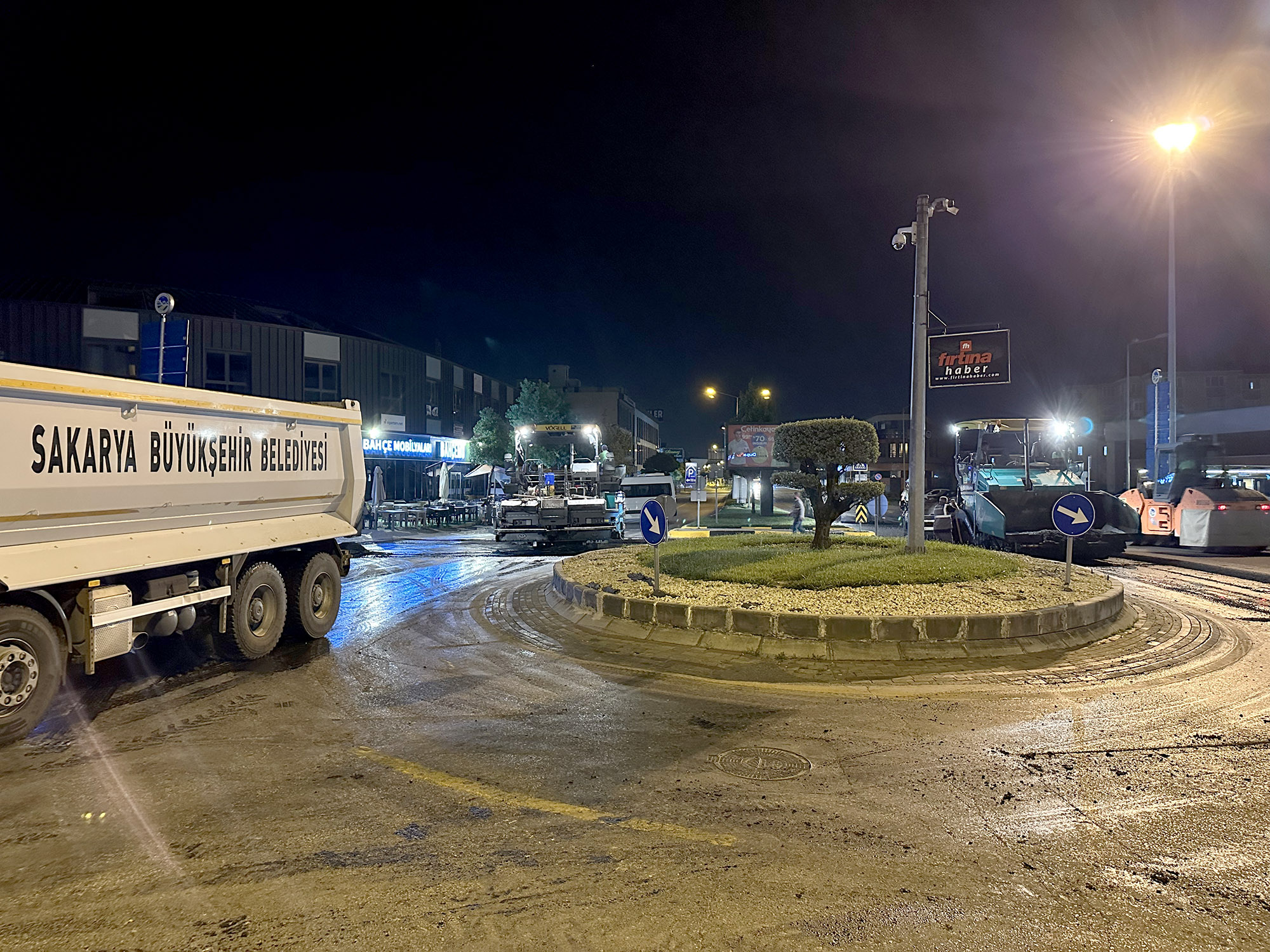 Büyükşehir şehrin merkezinde gece mesaisinde: Adnan Menderes ve Yeni Bosna artık yeni yüzüyle