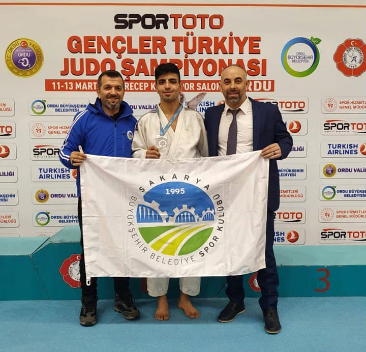 Büyükşehirli sporcu gümüş madalyanın sahibi oldu