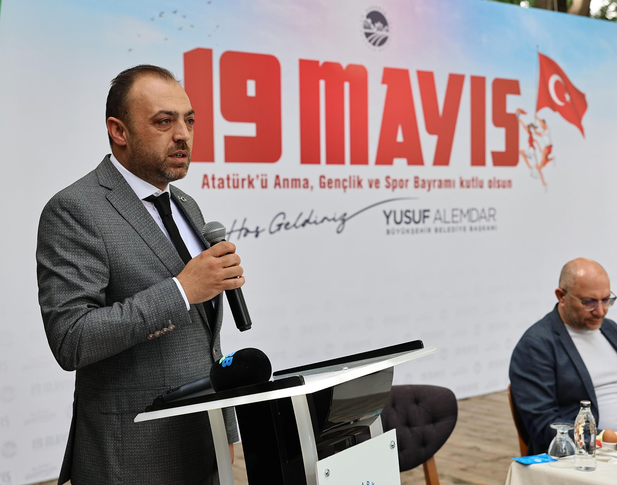 “Şehrimizin ve ülkemizin geleceği gençlerin başarılarından gurur duyuyoruz”