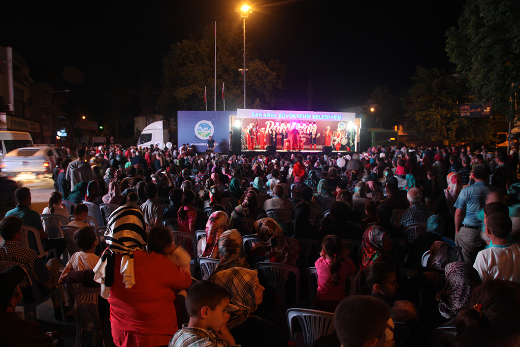 Mobil Etkinlik Tırı Geyve’deydi