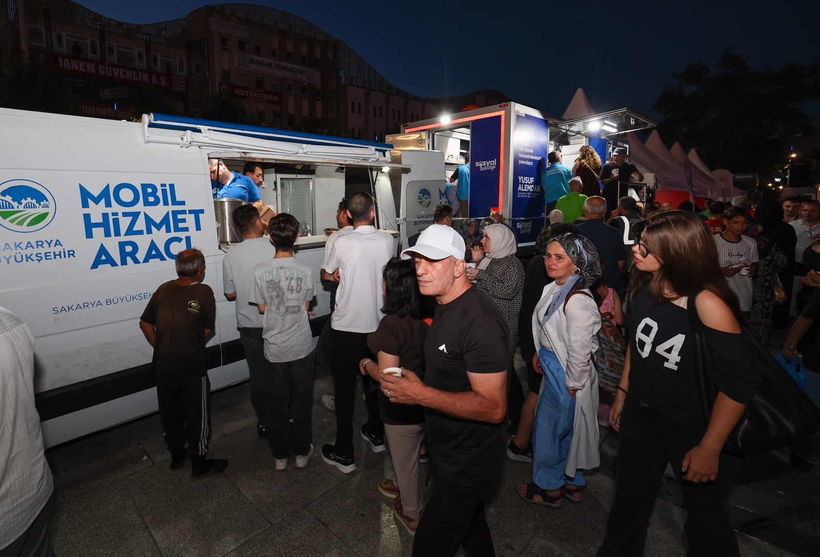 “Milletimiz uğruna can verilen vatanı darbecilere teslim etmedi, hiçbir zaman etmeyecek”
