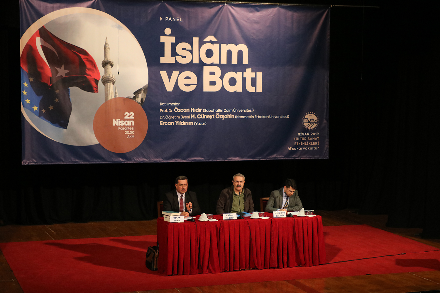 İslam ve Batı paneli AKM’de konuşuldu