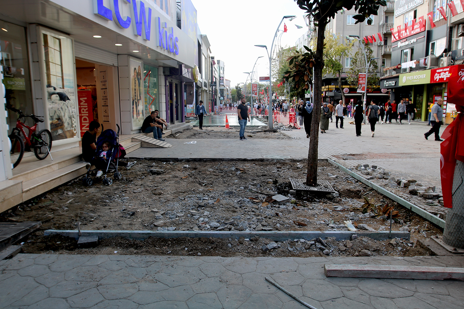 Büyükşehir’den Çark Caddesi’nde hummalı çalışma