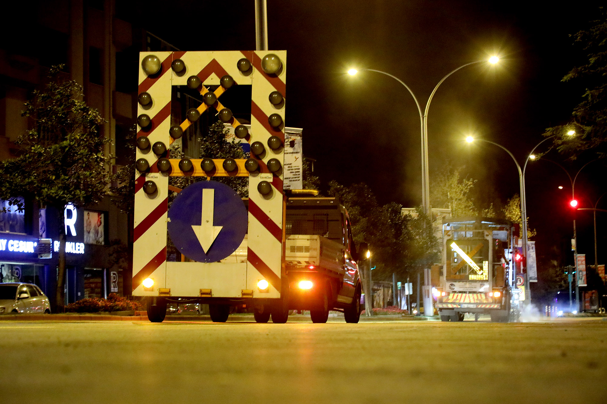  Büyükşehir’den Bosna Caddesi’ne estetik katan gece mesaisi