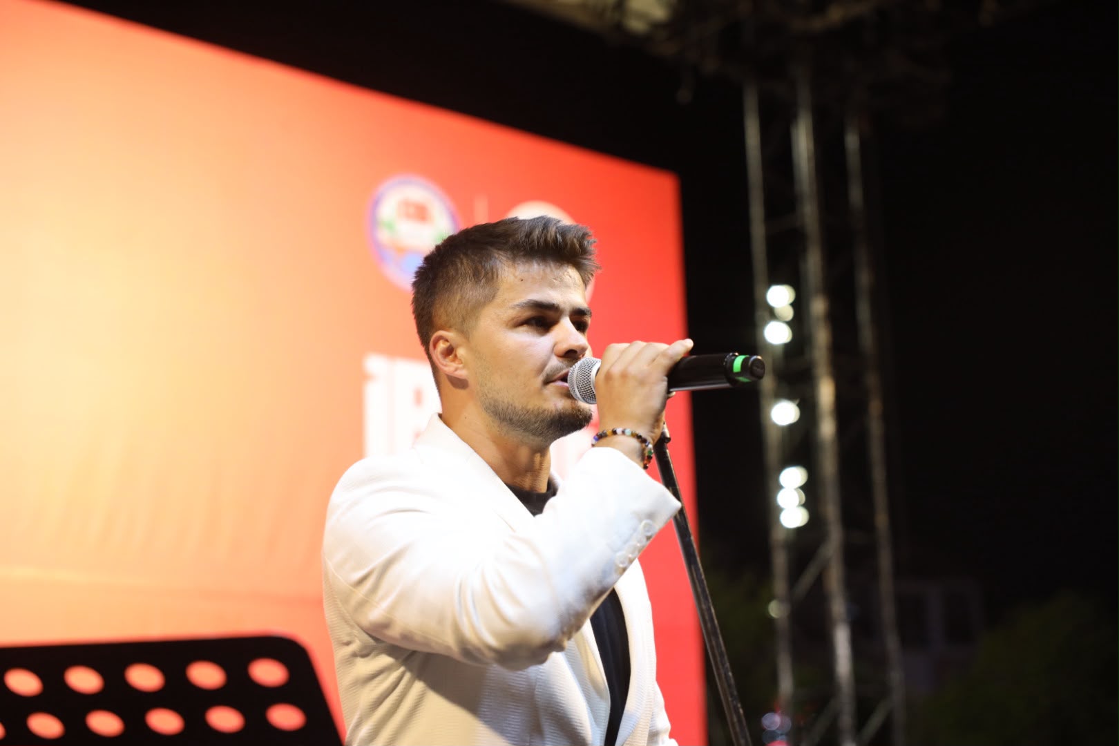 “Milletimiz uğruna can verilen vatanı darbecilere teslim etmedi, hiçbir zaman etmeyecek”