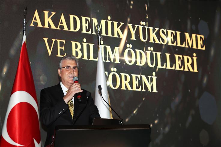 “Bilimi ve bilgiyi insanoğluyla paylaşan hocalarımıza şükranlar borçluyuz”