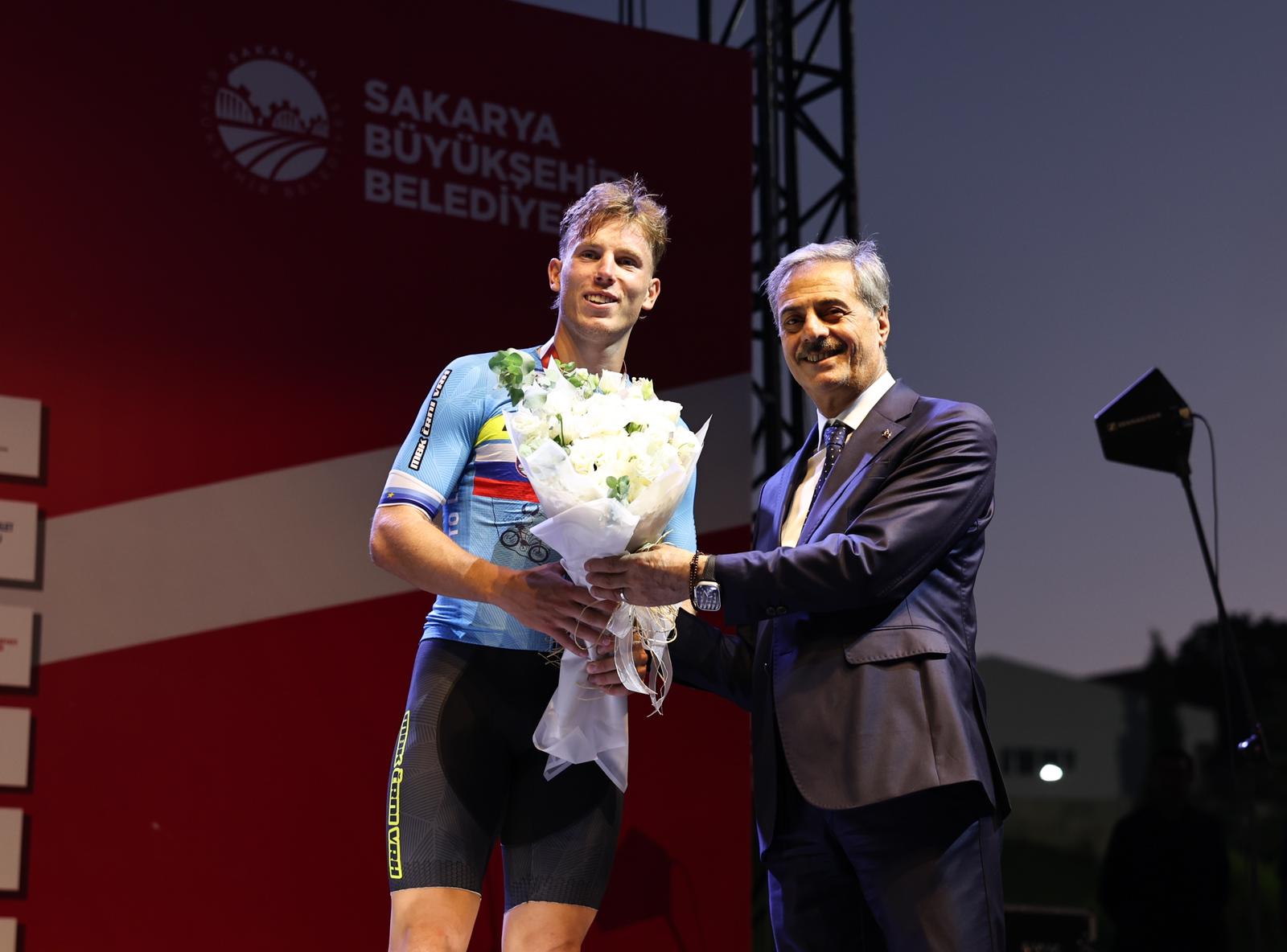 Şampiyon pedallar MTB Dünya Kupası’nda nefes kesti