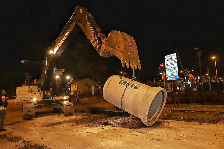 Büyükşehir’den şehrin kalbinde sürdürdüğü çalışmalara gece mesaisi