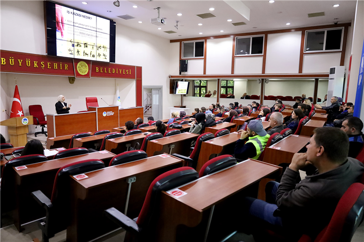Büyükşehir çalışanlarına iş sağlığı ve güvenliği eğitimi