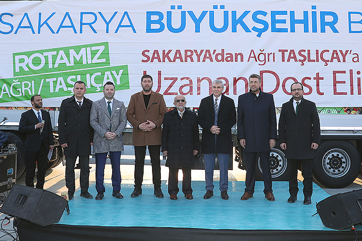 Büyükşehir kardeşlerini unutmuyor: 700 koli daha yola çıktı