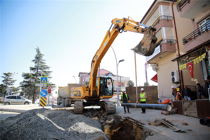 Orhangazi Caddesi’nin altyapısı yenileniyor