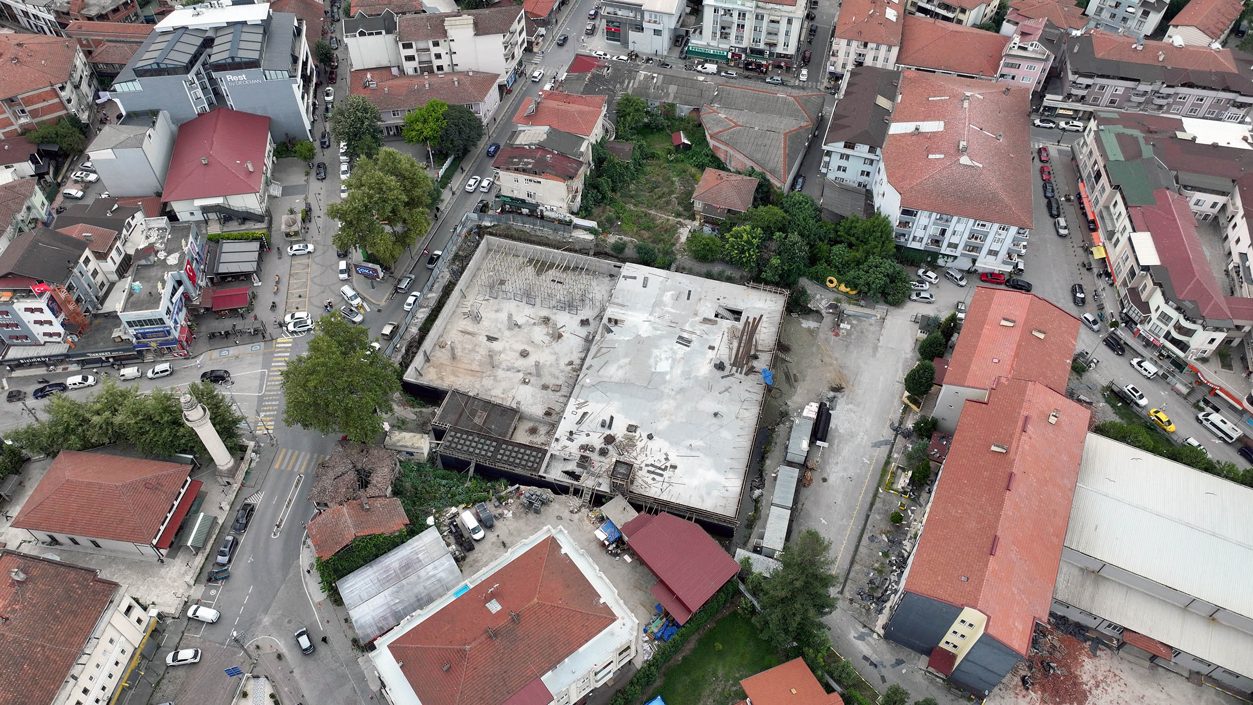 Sapanca Meydanı ve spor salonu projeleri hızla ilerliyor