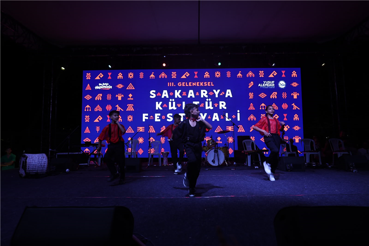 Millet Bahçesi’nde kültürlerin buluştuğu festival renkli finalle tamamlandı