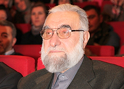 Hattat Kalemini Asla Bırakmamalı