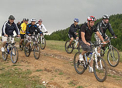 Bisiklet Tutkunları Karagöl'de