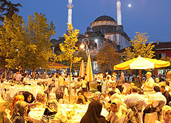 İlk İftar Karapürçek'te