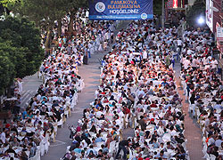 Huzur Sofrası Pamukova'da Kuruldu