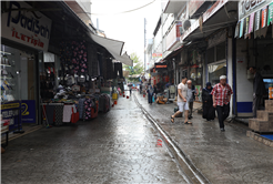 Sağlam altyapıyla buluşan Katlı Pazar esnafından Başkan Yüce’ye teşekkür