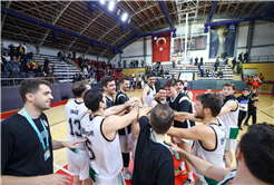 Dev adamlardan kritik galibiyet: 76-65