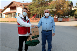 Maske ve dezenfektan dağıtımı Akyazı’da devam ediyor