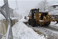 Büyükşehir’in kar mesaisi sonuç verdi: 6 grup yolu ulaşıma açıldı